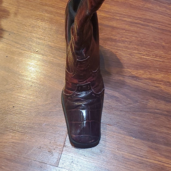 Boots - Picture 4 of 6